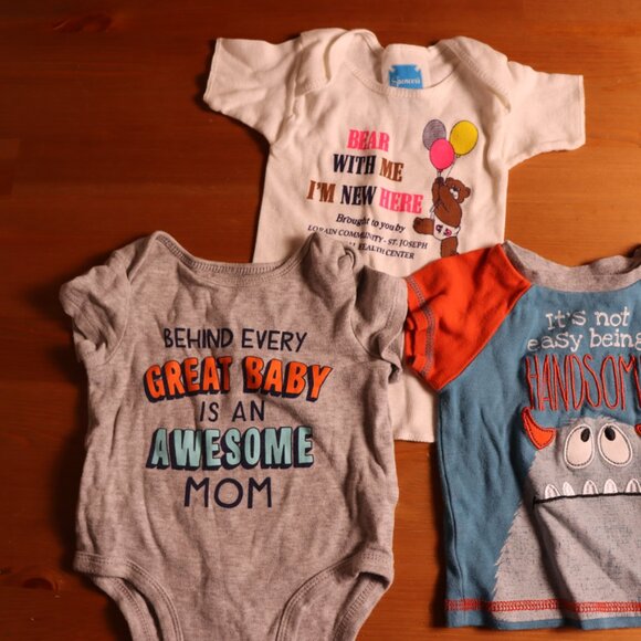 Lot of 8 baby clothes for 0/3M clothing,  longsleeved, shortsleeve, combo, dino - Picture 8 of 8